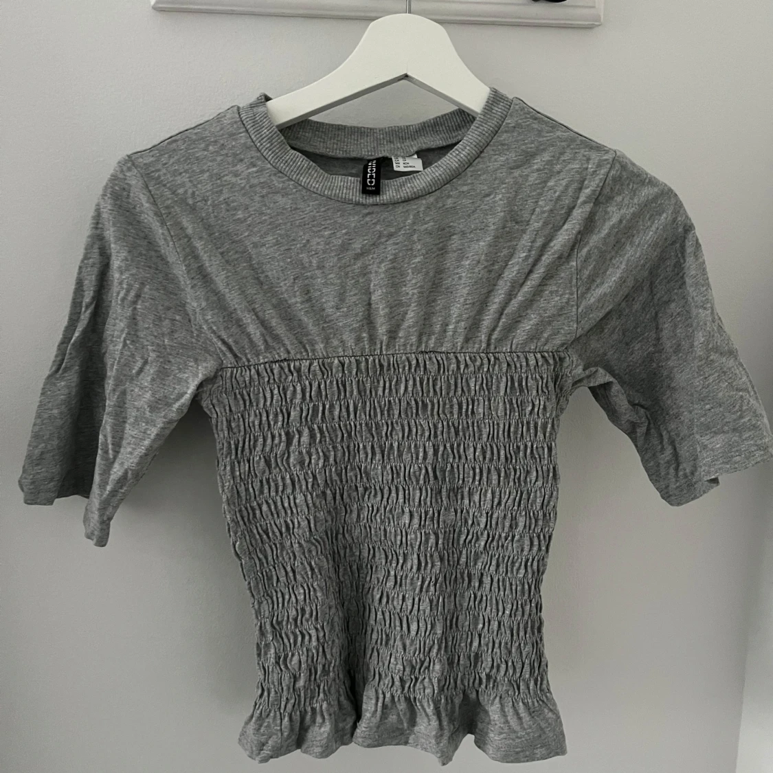 Grå ribbad topp från hm
