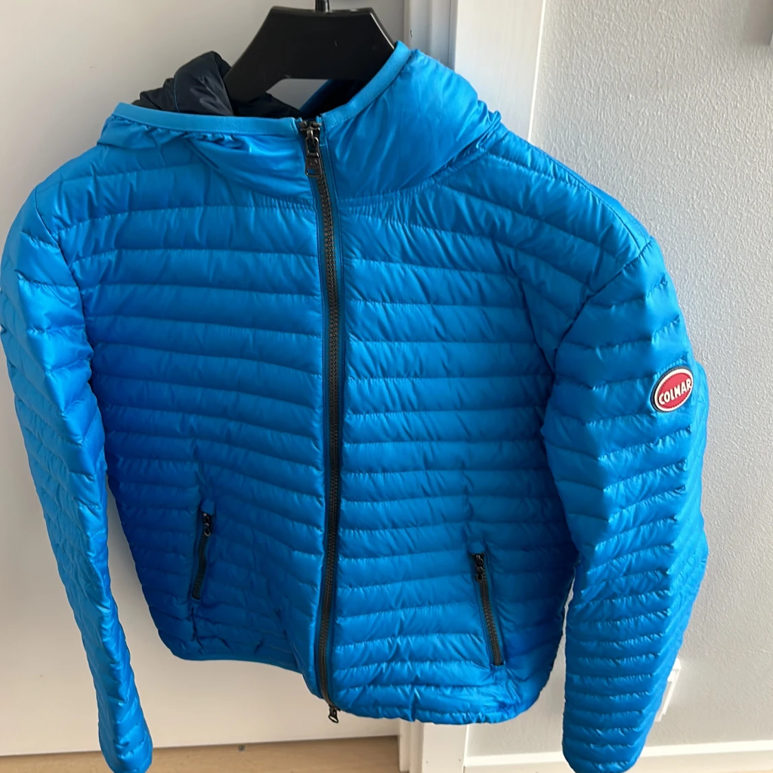 Blå dunjacka från Colmar