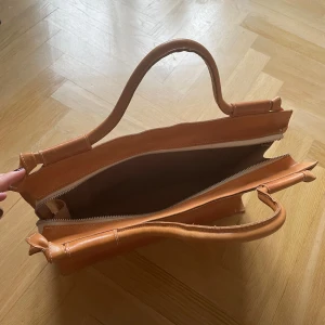 Brun skinnväska  - Skinnväska 