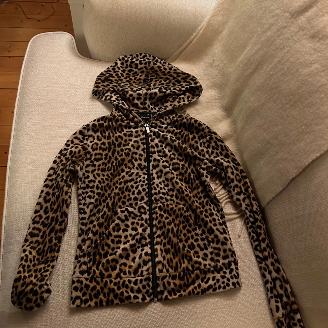 Leopardmönstrad mjukis tröja och byxor  - 90