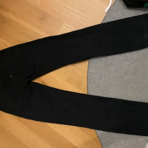 Levi’s 501 - Fina jeans som är använda några gånger men inga skador 