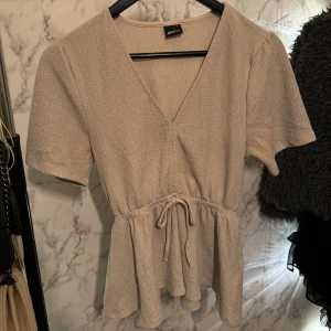 Gina blus/topp  - Från Gina i storlek s. Stretchigt material😊. 