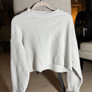 Vit tjock tröja  - Vit tjocktröja 