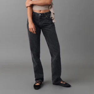 Low waist Gina jeans - Säljer dessa snygga Low waist jeans från Gina i modellen straight💕säljer pga att jag har för många jeans💕 nypris 499 kr, priset kan diskuteras😊