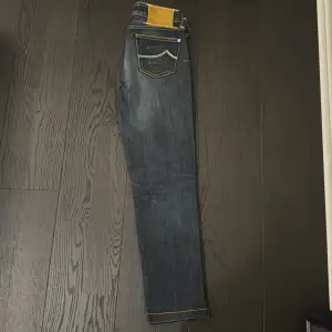 Jacob Cohën jeans. Skick 9/10 Nypris 3000 Mitt pris 1699 Storlek 29 Mått fins på bilderna  Kolla profilen för mer feta grejer  