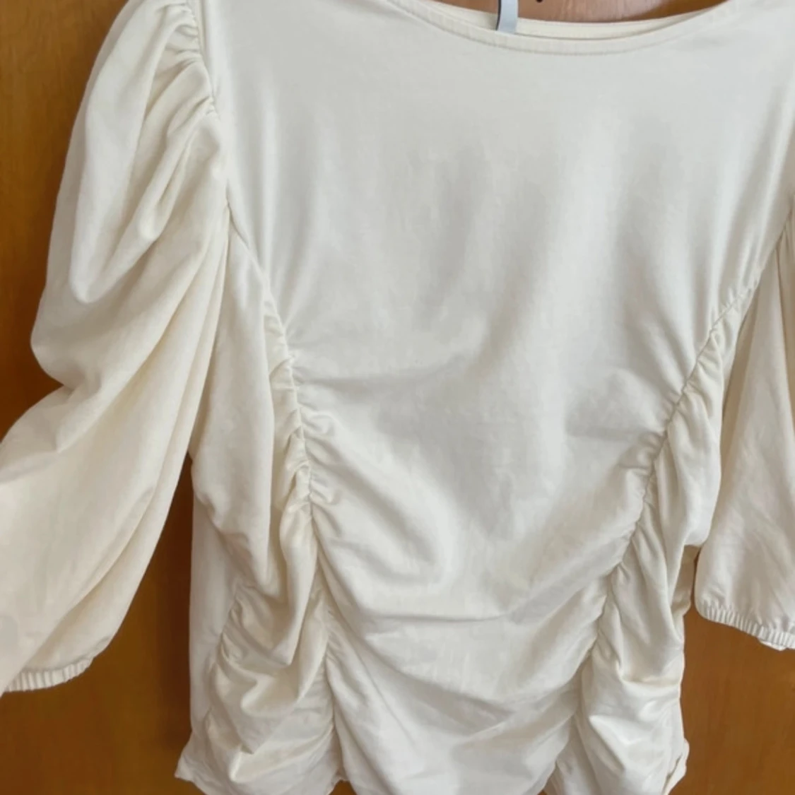 Topp med puffärm - 92