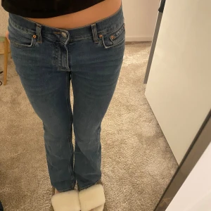 Bootcut jeans  - Säljer dem här super snygga blåa bootcut jeansen från Gina tricot💕 