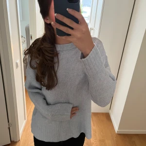Blå stickad tröja! - Säljer en super fin blå stickad tröja som är köpt på new yorker 💗