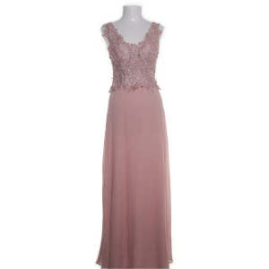 Balklänning - Ger verkligen prinsessvibes 😍Rosa långklänning med spets. Storlek: S. Använd typ en gång. Jättefint skick. Pris kan diskuteras.