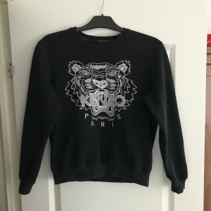 Kenzo tröja  - Bra skick storlek L i barn /164 cm 