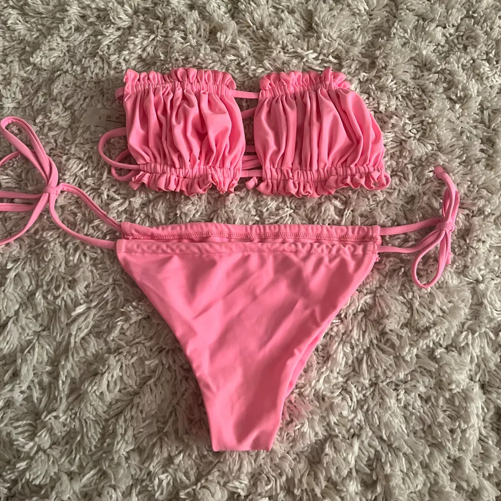 Oanvänd bikini från shein i storlek S☺️. Övrigt.