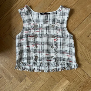 Topp - Jättefint linne från Zara. Bra skick och storlek S