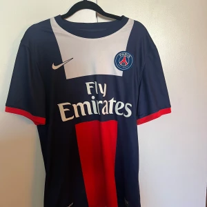 Psg tröja - Psg tröja från säsongen 2014-15 storlek S. Inget använd 