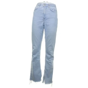 Zara jeans, stl.36 - Blåa, högmidjade jeans från Zara. I storlek 36.