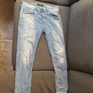 Replay jeans Storlek 32/32. Använda 5 gng. Har strech. 