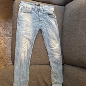 Replay  - Replay jeans Storlek 32/32. Använda 5 gng. Har strech. 