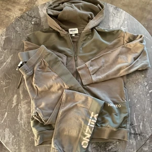 Kenzo kids set - Hoddie och byxa grönt Kenzo Kids 140, 10 år 