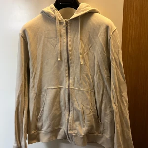 Filippa K Tröja  - Knappt använd Filippa K hoodie i storlek M. Passar både killar som tjejer.