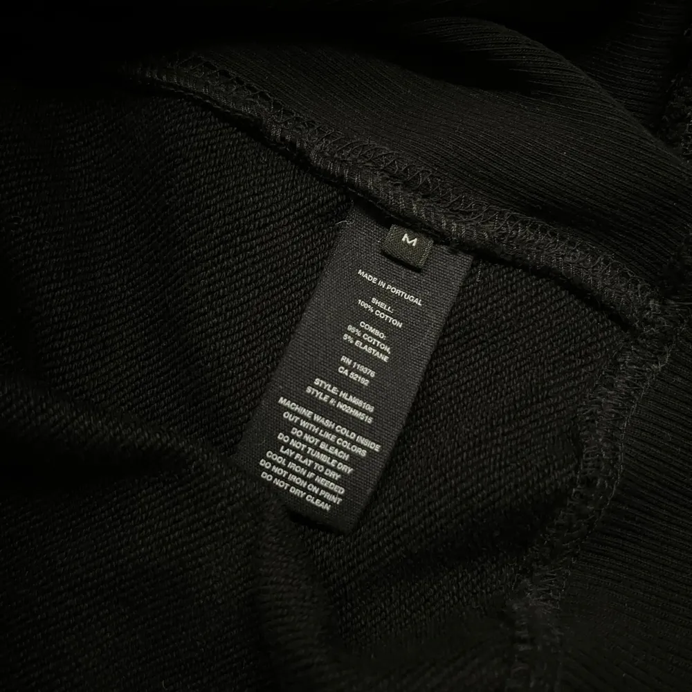 Discontinued Helmut Lang hoodie köpt på Vestiaire | Är 185 & 70kg | Nypris: runt 4000kr - Mitt pris: 1499. Hoodies.