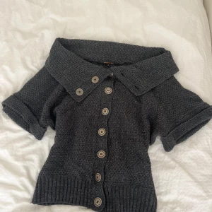 Stickad kofta med knytning  - Jättefin kofta som inte kommit till användning. Bra skick. Kom privat vid frågor❤️❤️