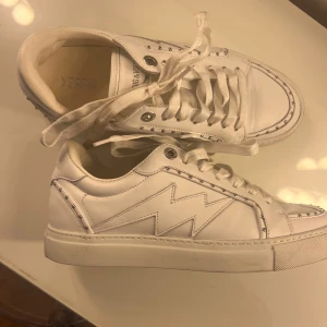 Zadig sneakers - Zadig sneakers i strl 39, använda 2 gånger. Säljes pågrund av för stora för mig🥲