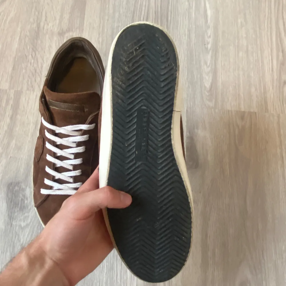 Philippe Model Sneakers┃Storlek 42┃Skick: 9/10┃Bara att höra av dig för fler bilder/frågor. Skor.