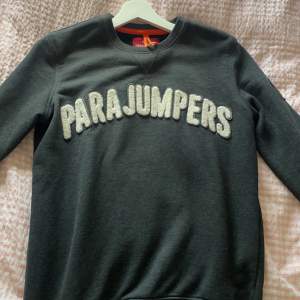 En parajumper hoodie i storlek S. Passar xs. 