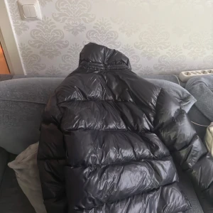 Moncler Maya  - Moncler Maya utan luva fick den som en present använt 1 år  Pris går att diskutera 