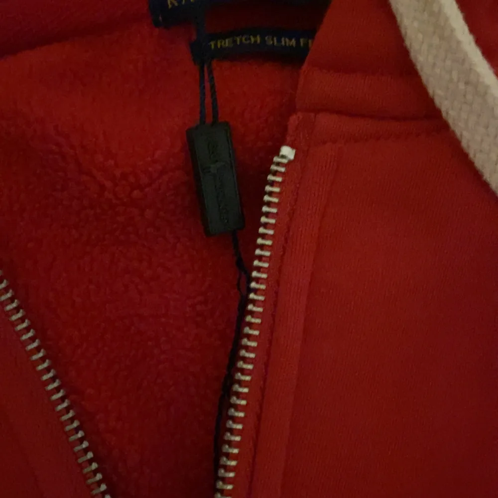 Helt ny Ralph lauren zip up hoodie Priset är ej hugget i sten och gar att diskutera. Skriv för fler bilder eller fragor.. Hoodies.