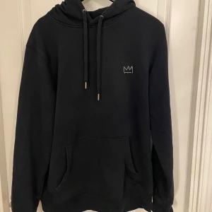 Hov1 hoddie  - Hov1 merch Barn av vår tid hoddie i bra skick❤️