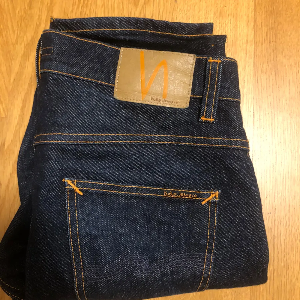 Säljer ett par nudie jeans i bra skick . Jeans & Byxor.