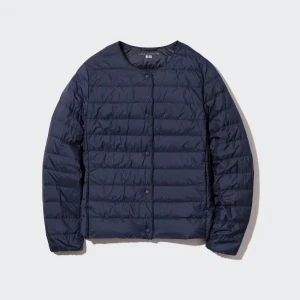 Marin blå jacka  - Hej säljer min jacka från uniqlo, har använt den typ 2 gånger och den ser helt ny ut.   