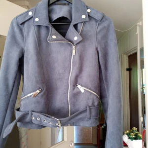 Kort jacka stl S - Tuff kort jacka stl S, se bild märke mm.fint skick.