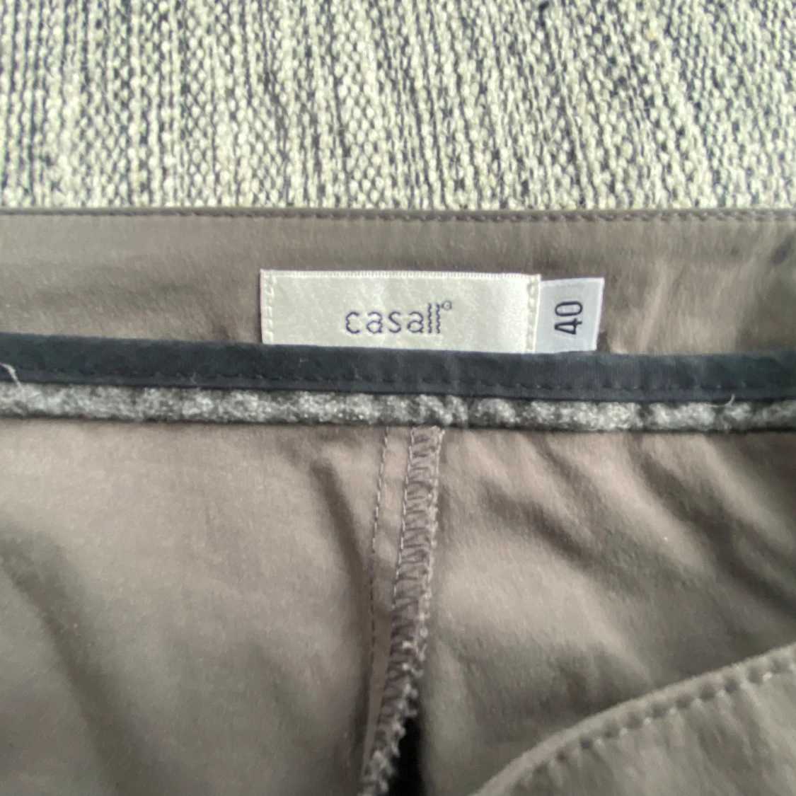 Bruna skorts i strl 40 från Casall - 93