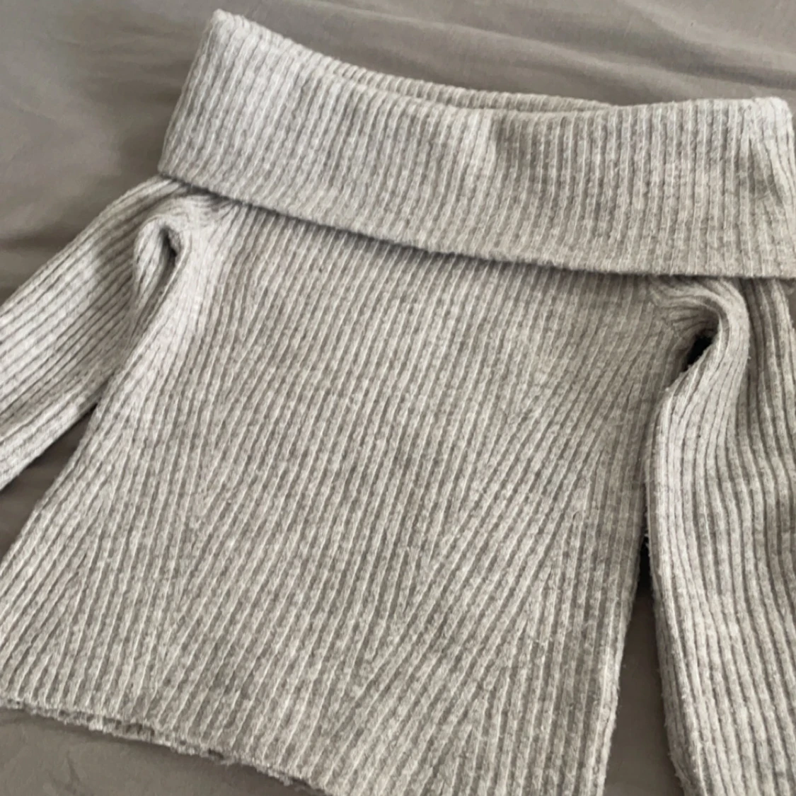 Off shoulder tröja - 90