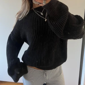 Grovstickad tröja  - Oversize tröja med stora armar, storlek S från NA-KD🖤🖤