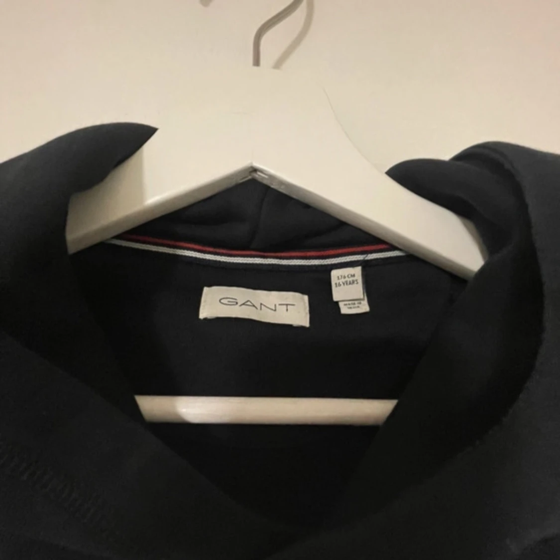 Svart hoodie från GANT - 92