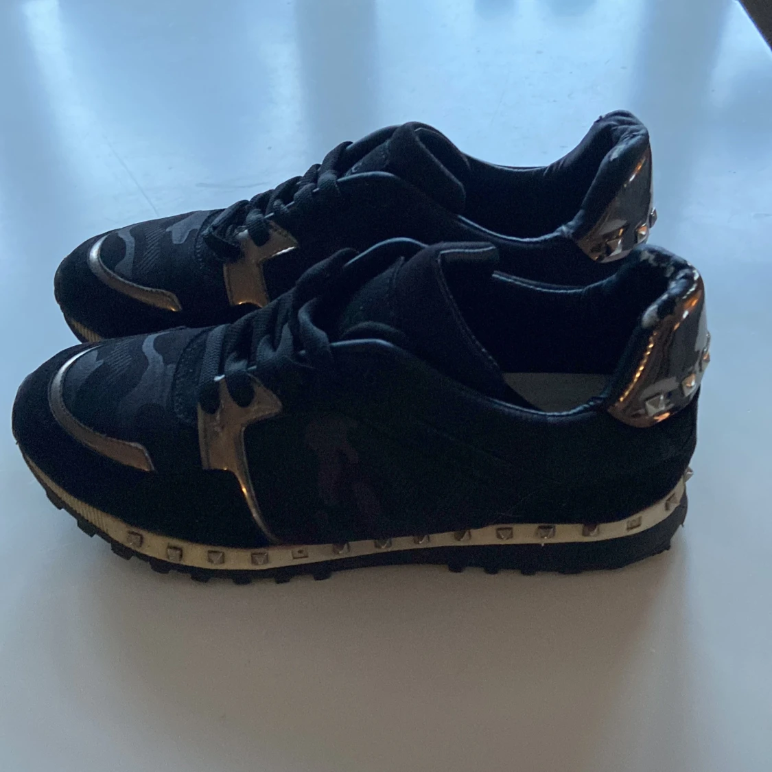 Svarta Valentino rockrunners - 91