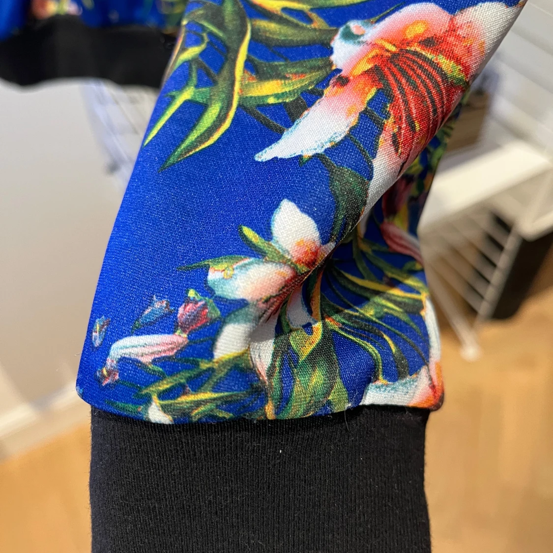 Blommig tunn bomberjackastil kornblå - 92