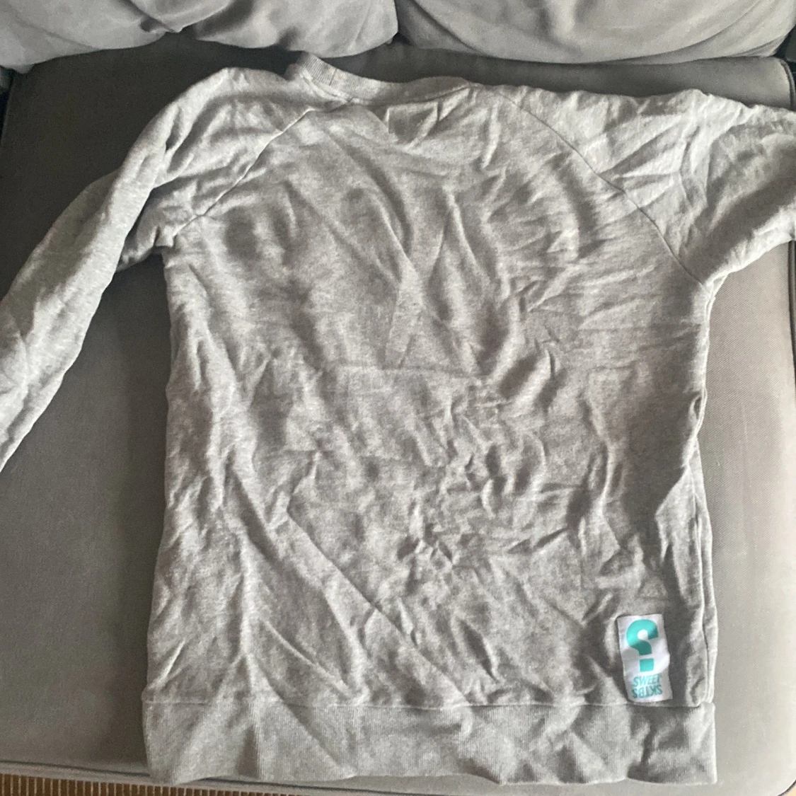 Grå sweatshirt från Sweet Skateboards - 90