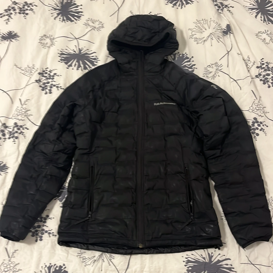 Svart dunjacka från Peak Performance