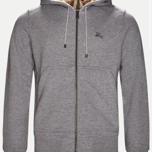 Burbarry kofta  - Burberry kofta säljer för att jag har Vuxit ur den  