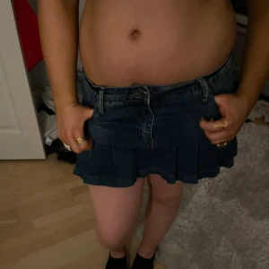 Kjol med volang - Igga busen🤣 Står ingen lapp men midjemåttet är 40🥰