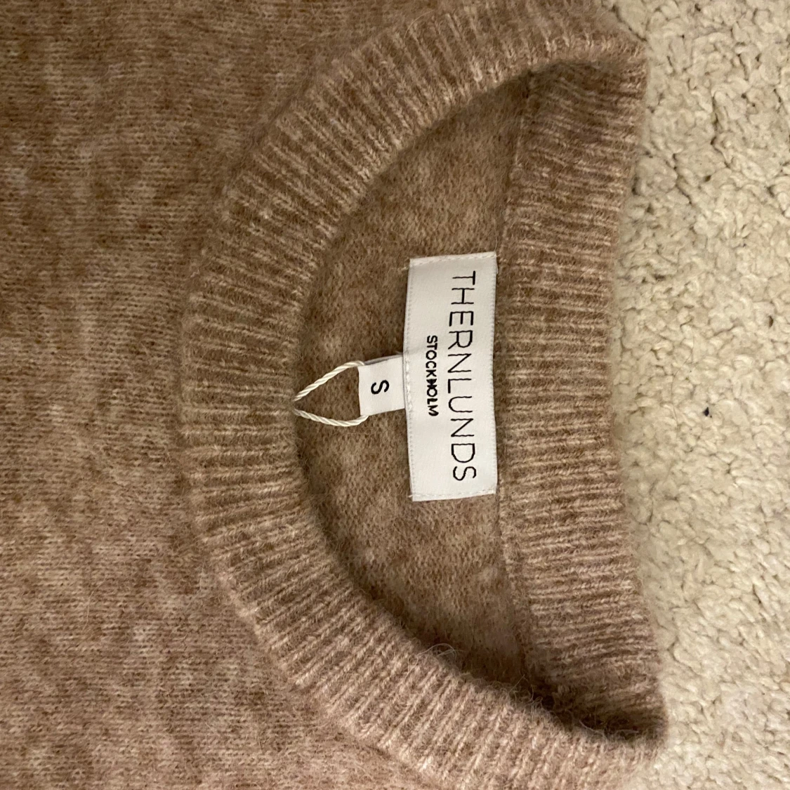 Beige stickad tröja från Thernlunds - 91