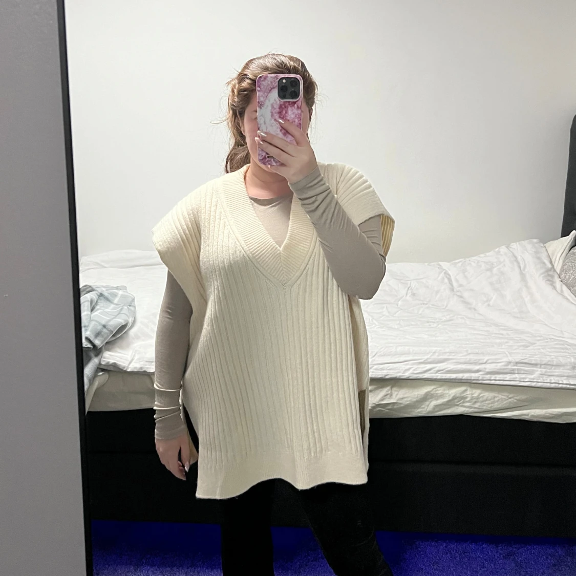 Krämvit stickad väst