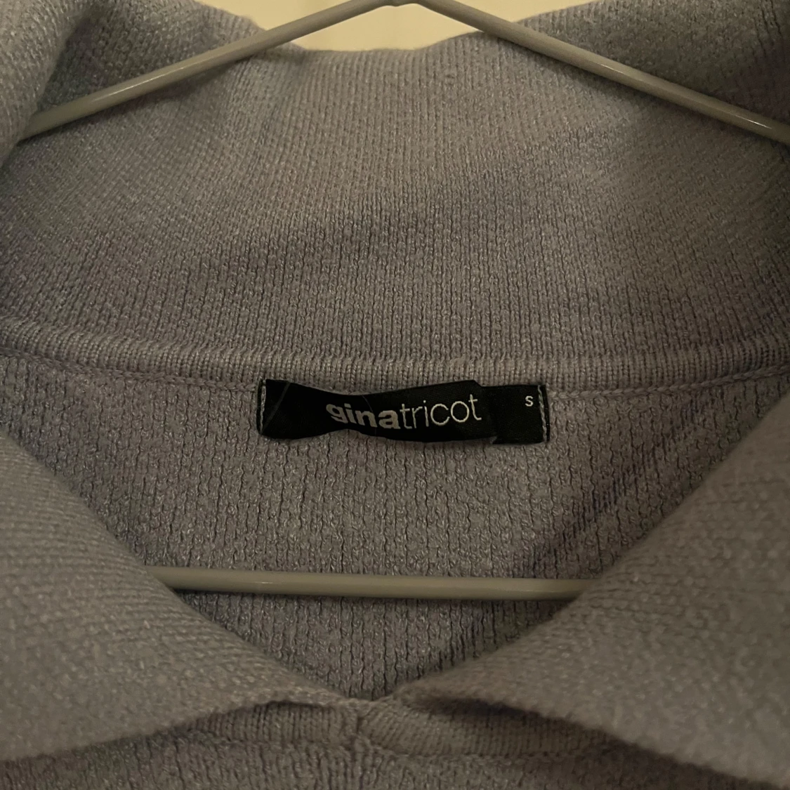 Blå tröja från Gina Tricot - 90