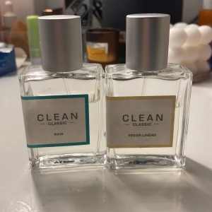 2 clean parfymer - Två fräscha dofter från Clean Classic-serien: Rain och Fresh Linens. Jag använder dem inte längre. Som man ser på bilderna är det mycket kvar i dem. Dem är gamla men det luktar verklighen gott. Om ni vill ha mer information så skriv💞