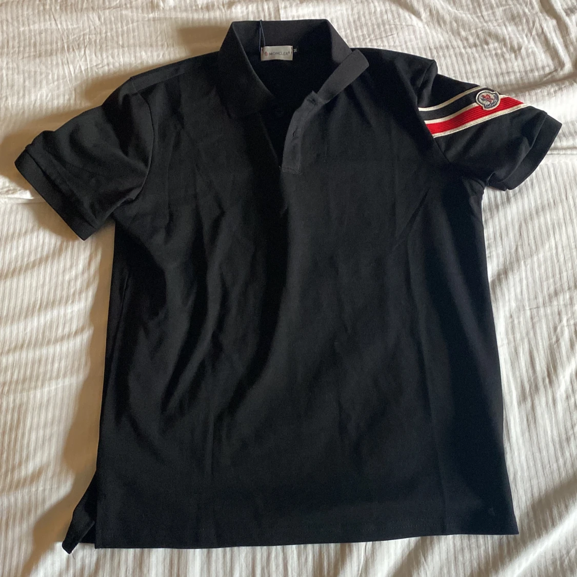 Svart pikétröja från Moncler