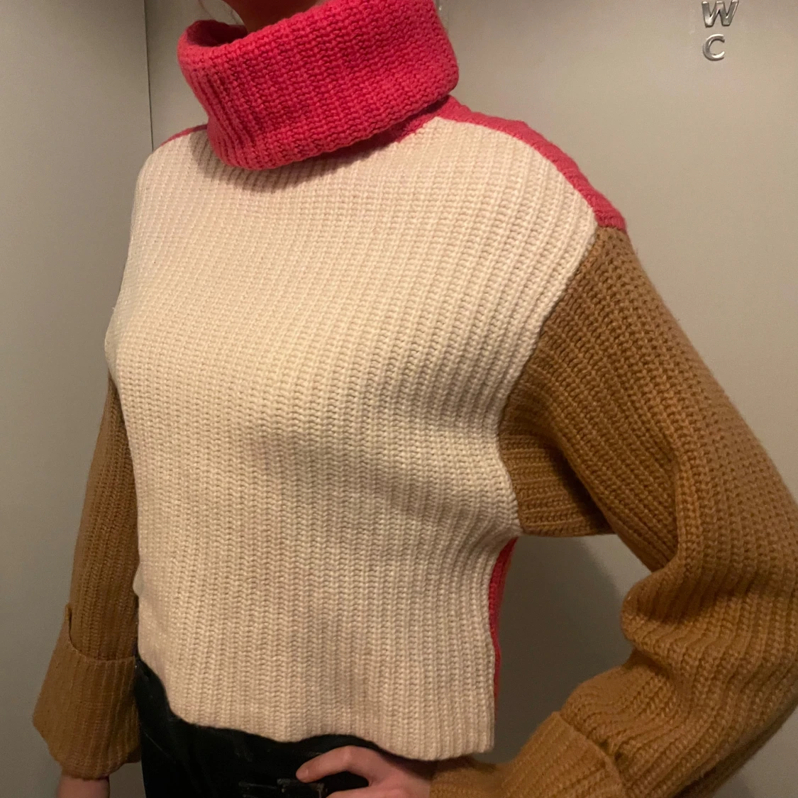 Beige och rosa stickad polotröja - 90