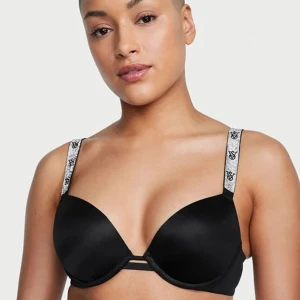 Svart bh Victoria Secret - Svart super push up bh från Victoria Secret. Endast andvänd en gång.